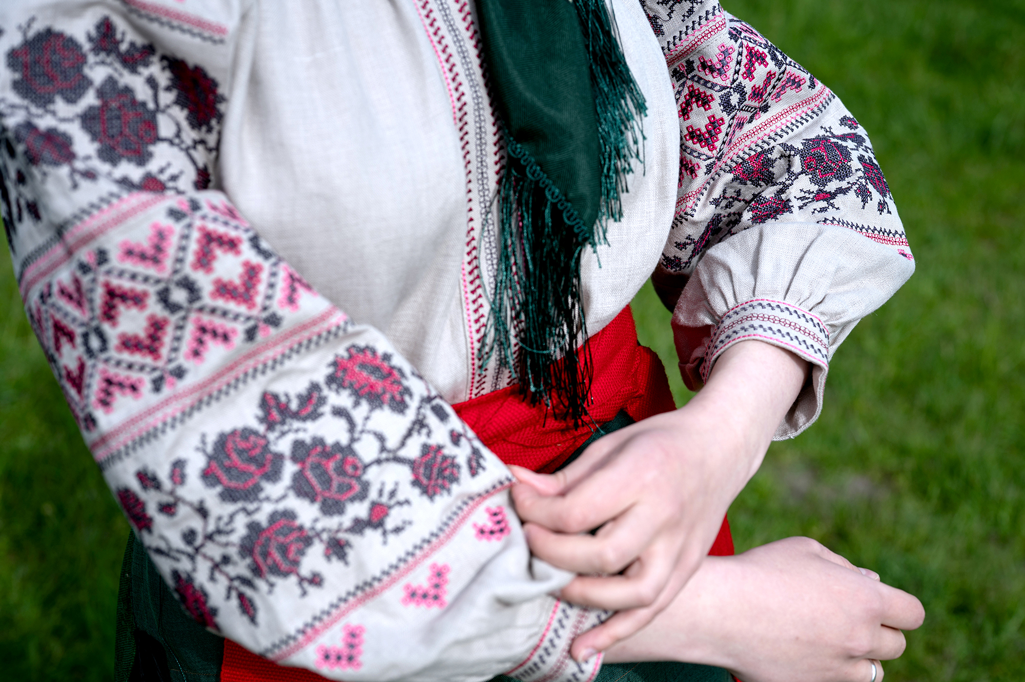 Вишиванка, крайка, коралі: яким був магічний зміст кожної речі традиційного українського вбрання